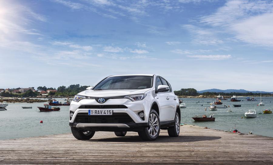  Toyota RAV4 Hybrid 2015 года  (WW) (фото 2 из 38)